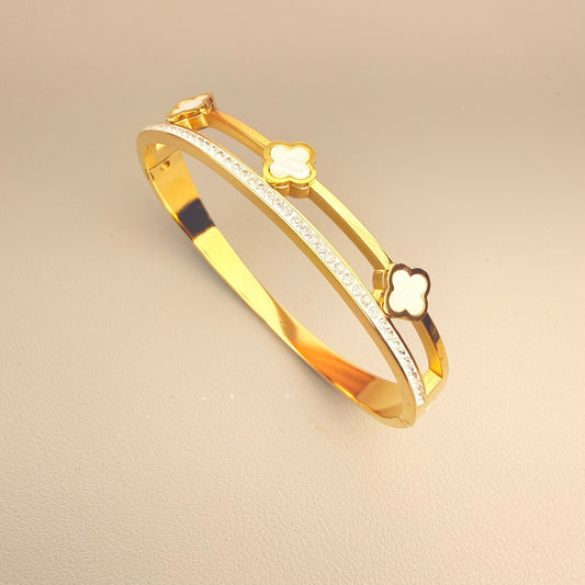 Emilia Bangle