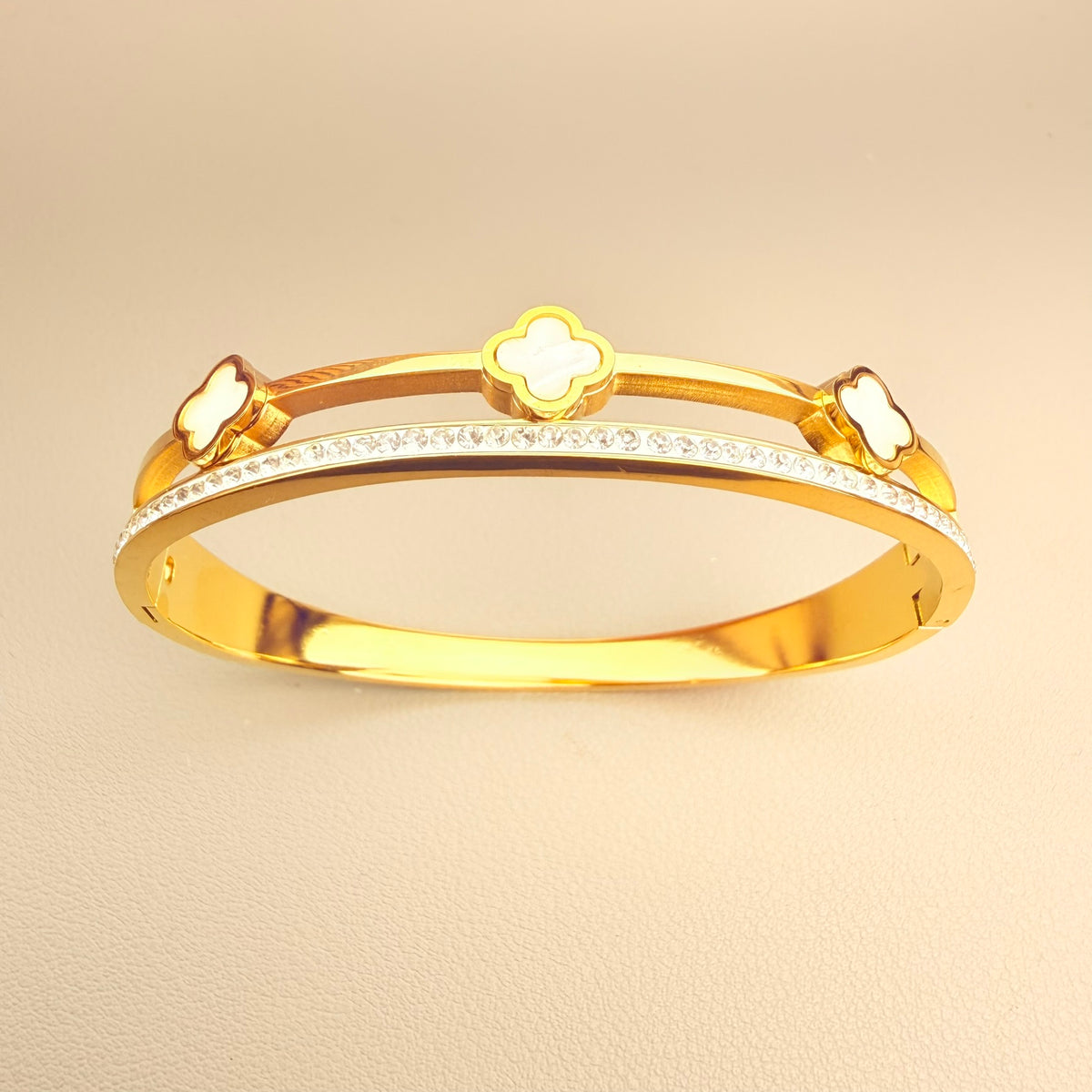 Emilia Bangle