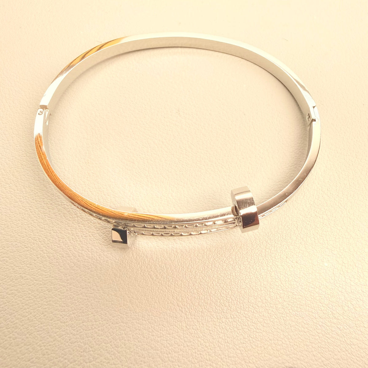 Sofia Bangle